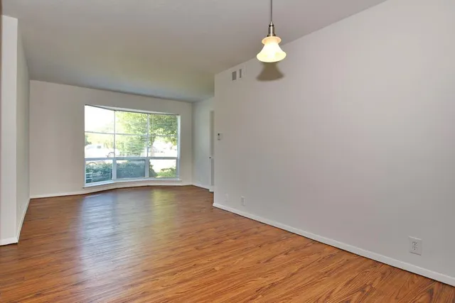 $1,395 | 4818 Cole Avenue, Unit 102, Dallas, TX 75205