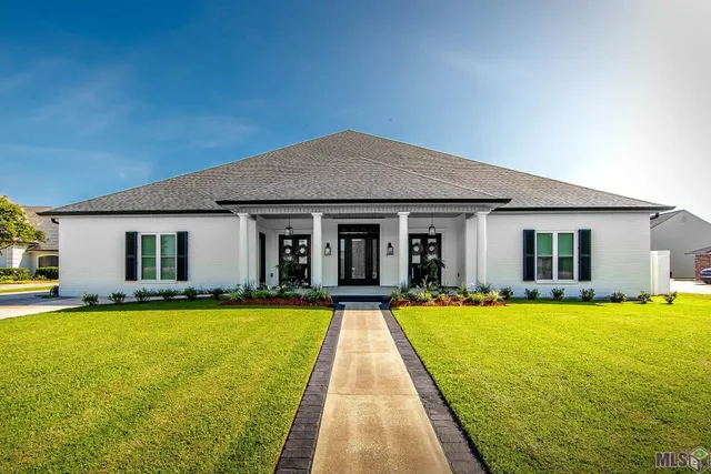 $899,900 | 1120 Museum Drive, Houma, LA 70360