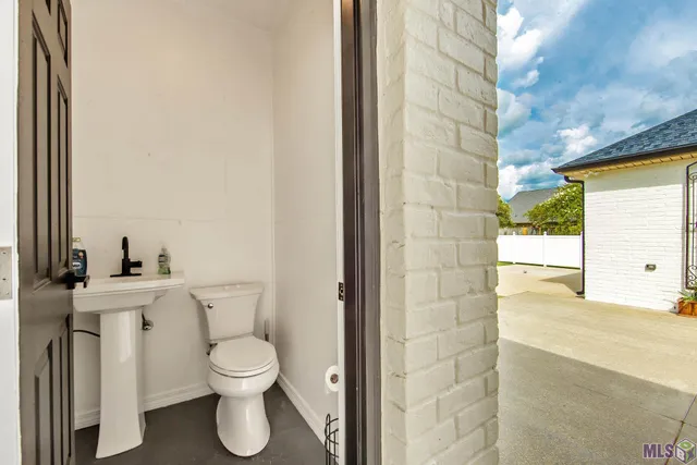 $899,900 | 1120 Museum Drive, Houma, LA 70360