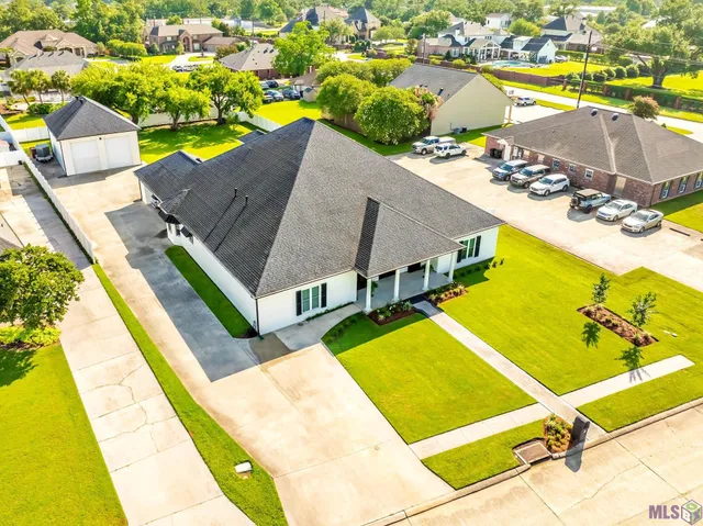 $899,900 | 1120 Museum Drive, Houma, LA 70360