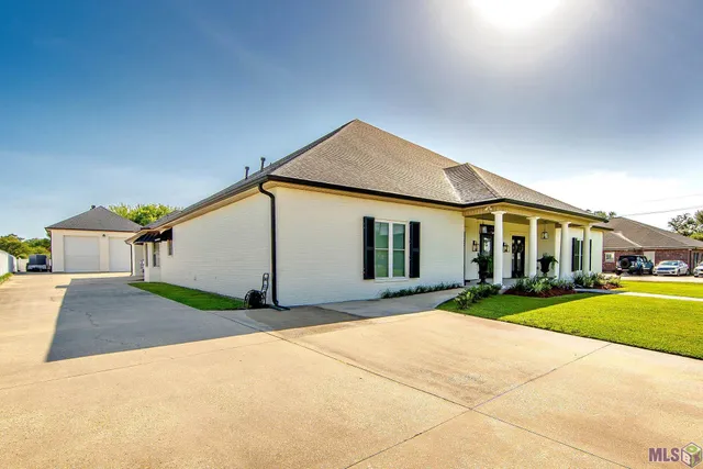 $899,900 | 1120 Museum Drive, Houma, LA 70360