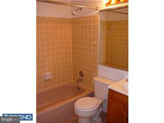 84 Chelsea Circle Clementon, NJ 08021 - Photo 8 of 11 Bathroom