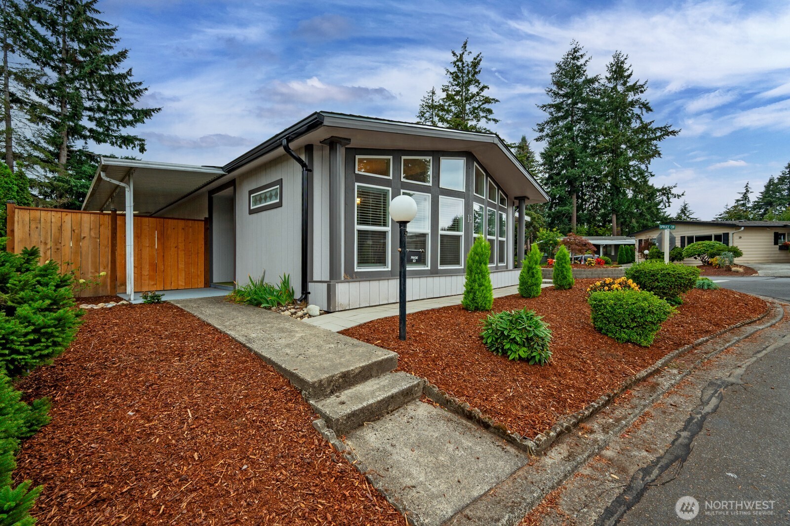 201 Union Avenue Southeast, Unit 13 Renton, WA 98059 - Photo 4 of 32 Gallery Image 4