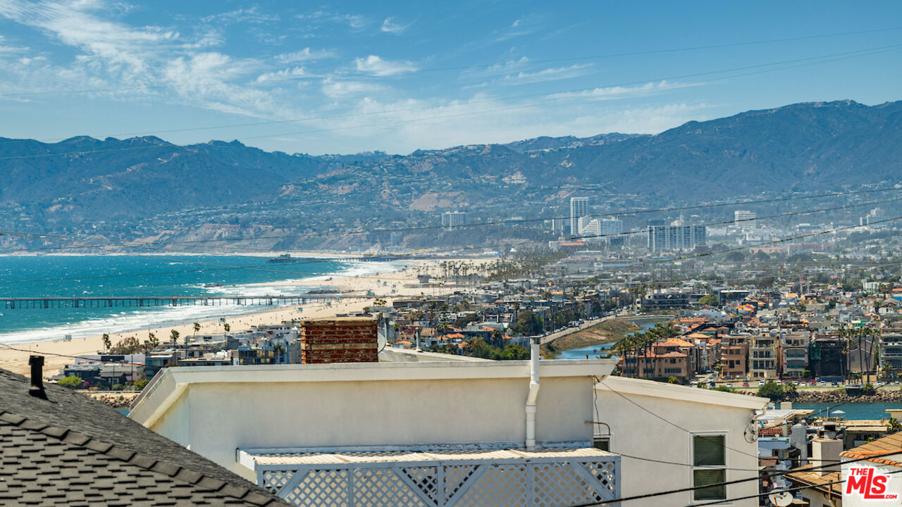 224 Sunridge Street Playa del Rey, CA 90293 - Photo 25 of 44 a view of a city