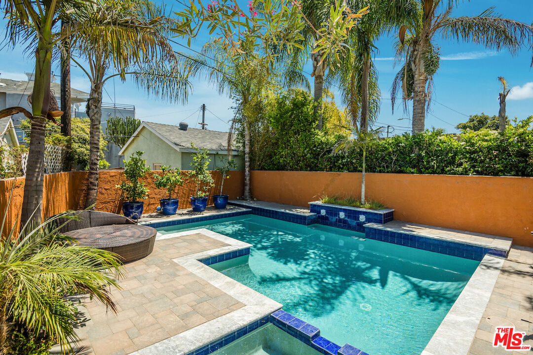 224 Sunridge Street Playa del Rey, CA 90293 - Photo 4 of 44 a view of yard