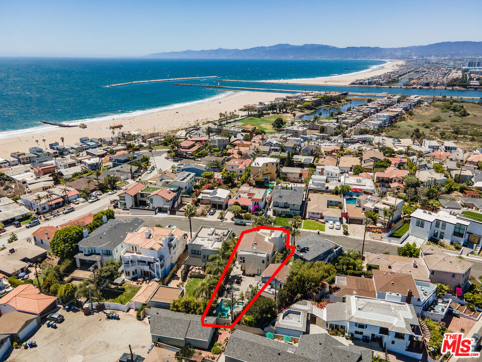 224 Sunridge Street Playa del Rey, CA 90293 - Photo 43 of 44 an aerial view of a city