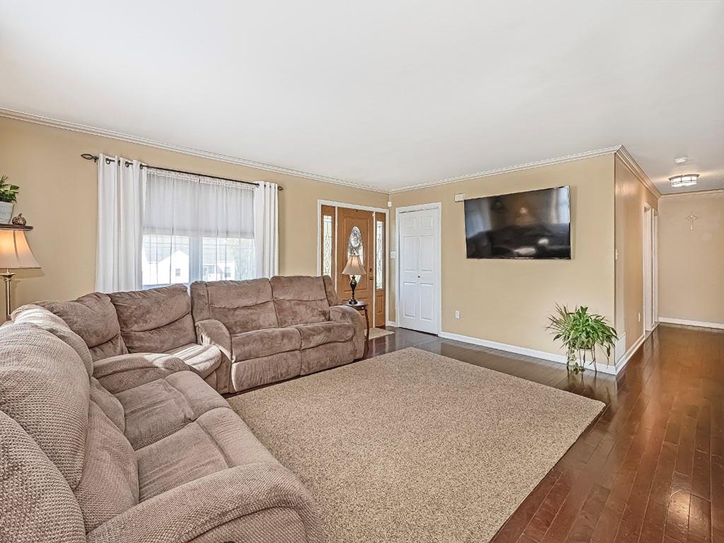 5060 Hardt Road Gibsonia, PA 15044 - Photo 3 of 25 Gallery Image 3