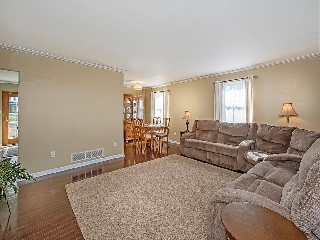 5060 Hardt Road Gibsonia, PA 15044 - Photo 4 of 25 Gallery Image 4