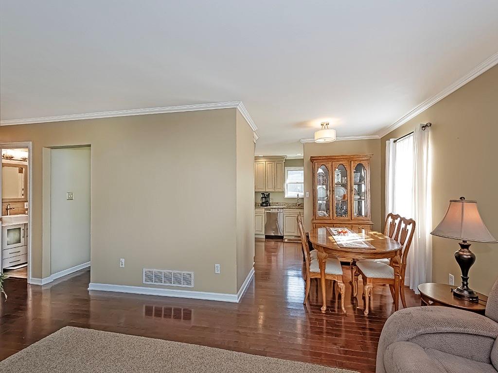 5060 Hardt Road Gibsonia, PA 15044 - Photo 5 of 25 Gallery Image 5