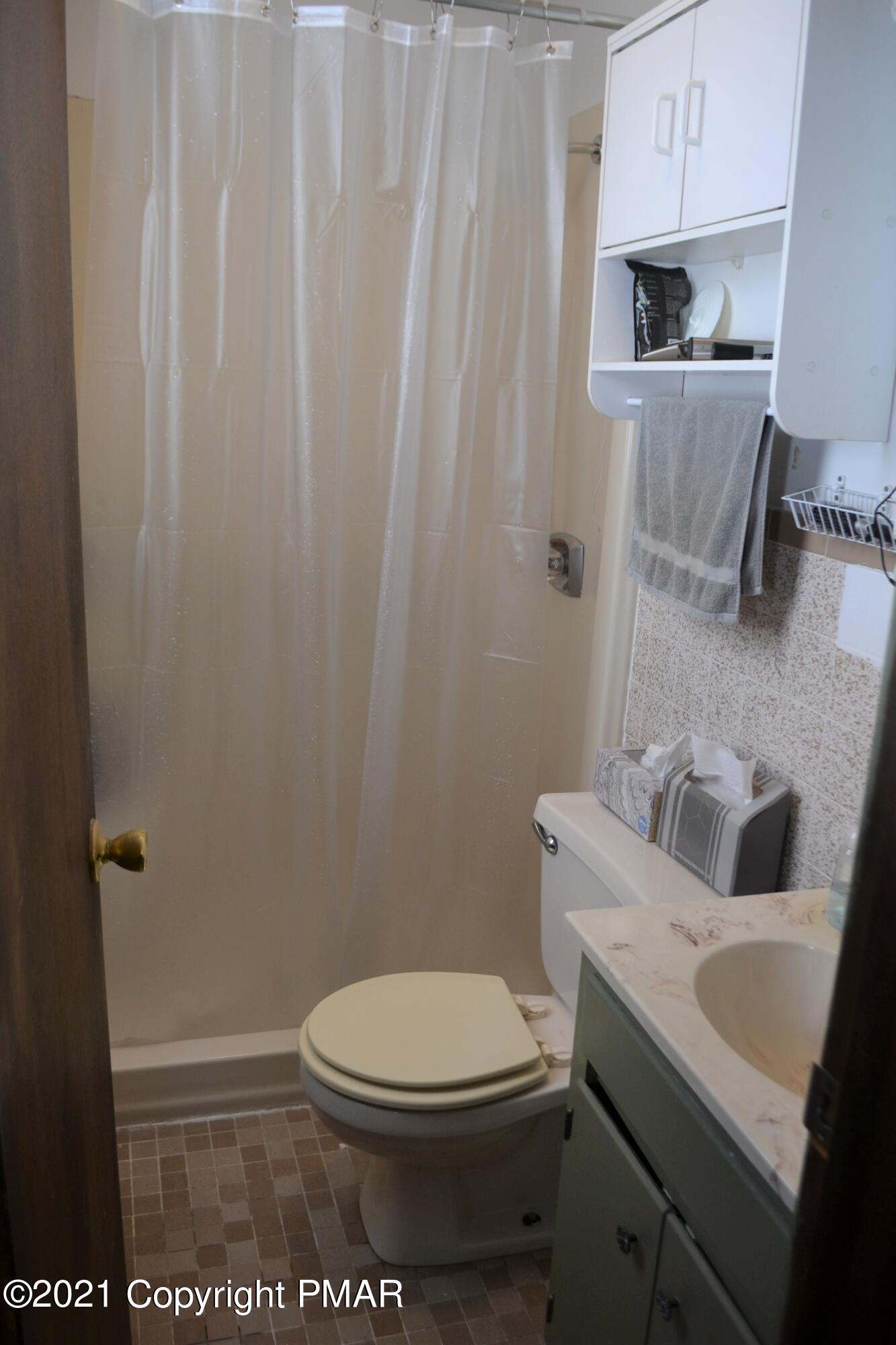 153 Frantz Road Stroudsburg, PA 18360 - Photo 26 of 36 Master Bathroom