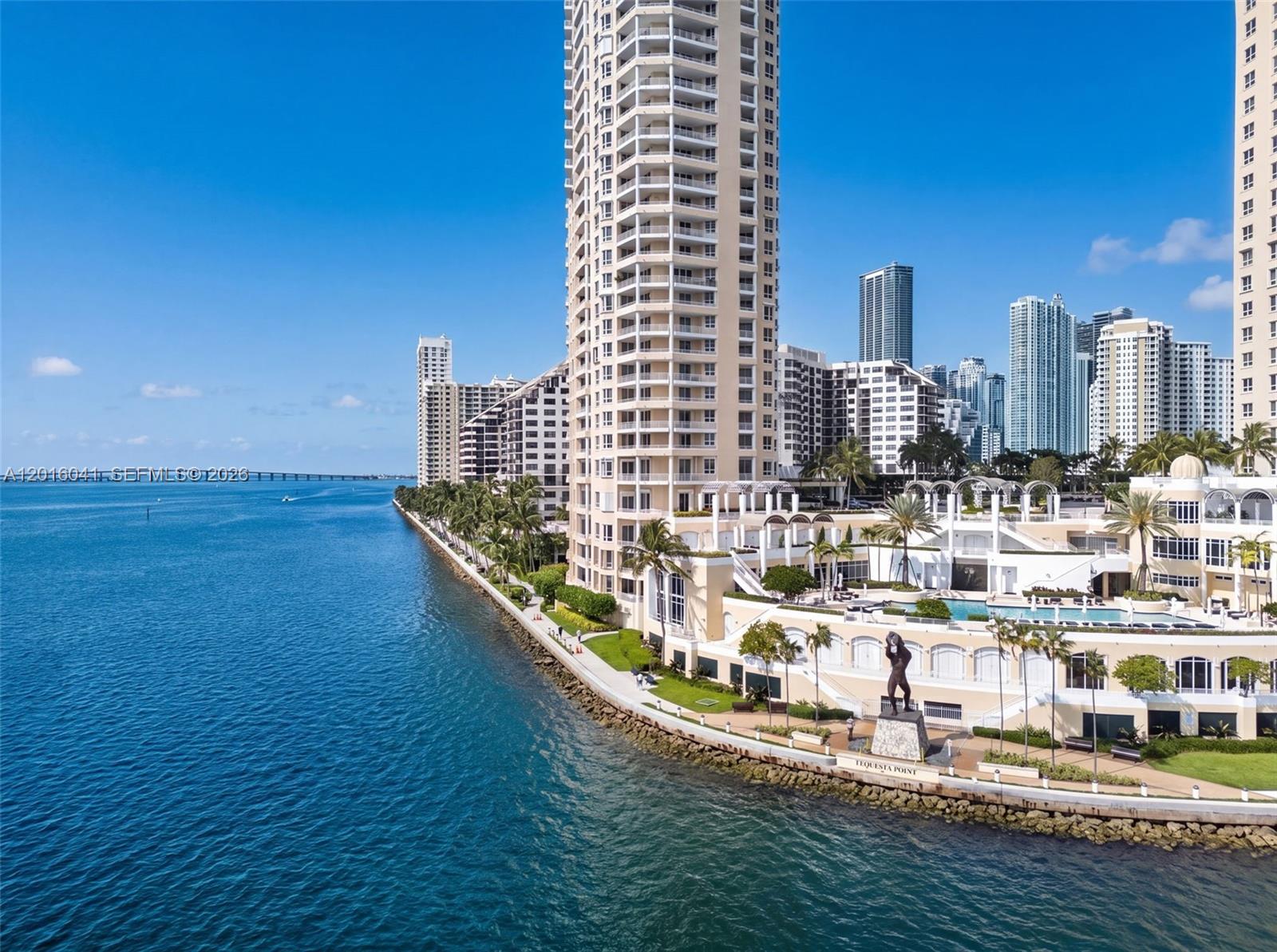 808 Brickell Key Drive, Unit 3304 Miami, FL 33131 - Photo 5 of 70 a view of buildings