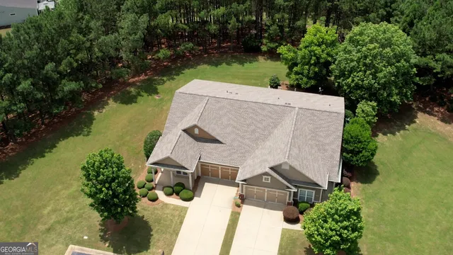 an aerial view of residential house with outdoor space and lake view