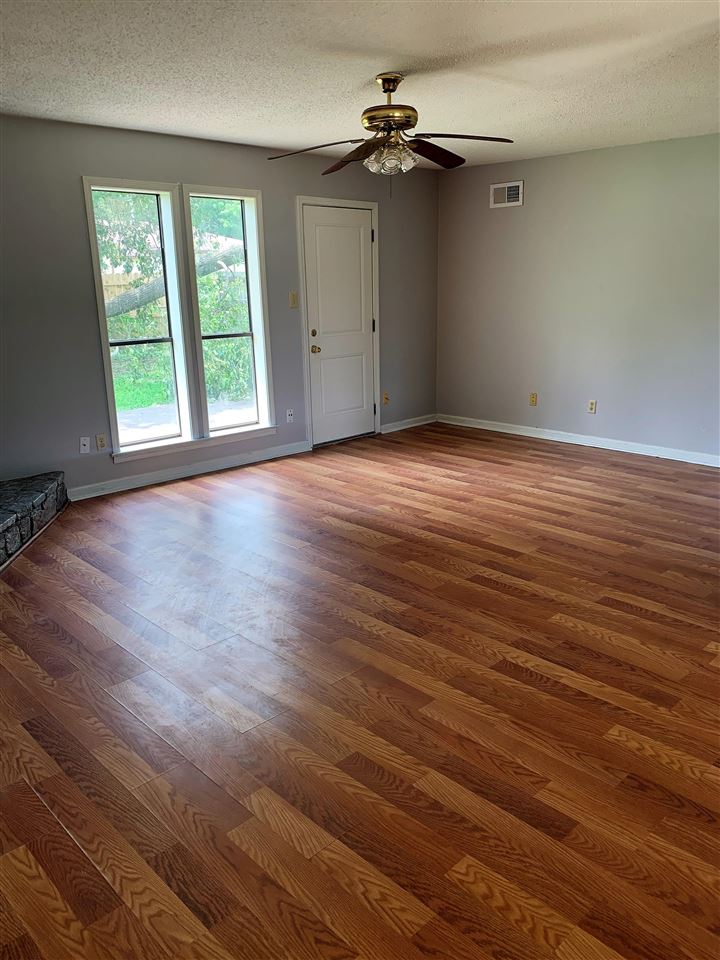 4931 Chevron Road Memphis, TN 38118 - Photo 2 of 16