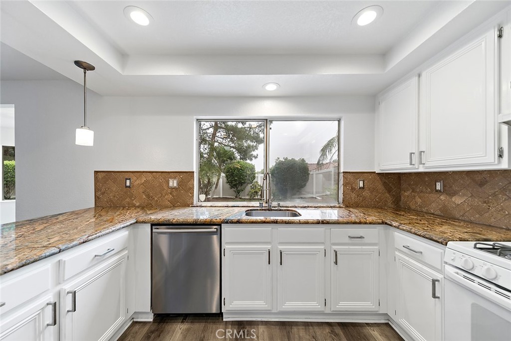 701 Black Oak Circle Corona, CA 92881 - Photo 16 of 46