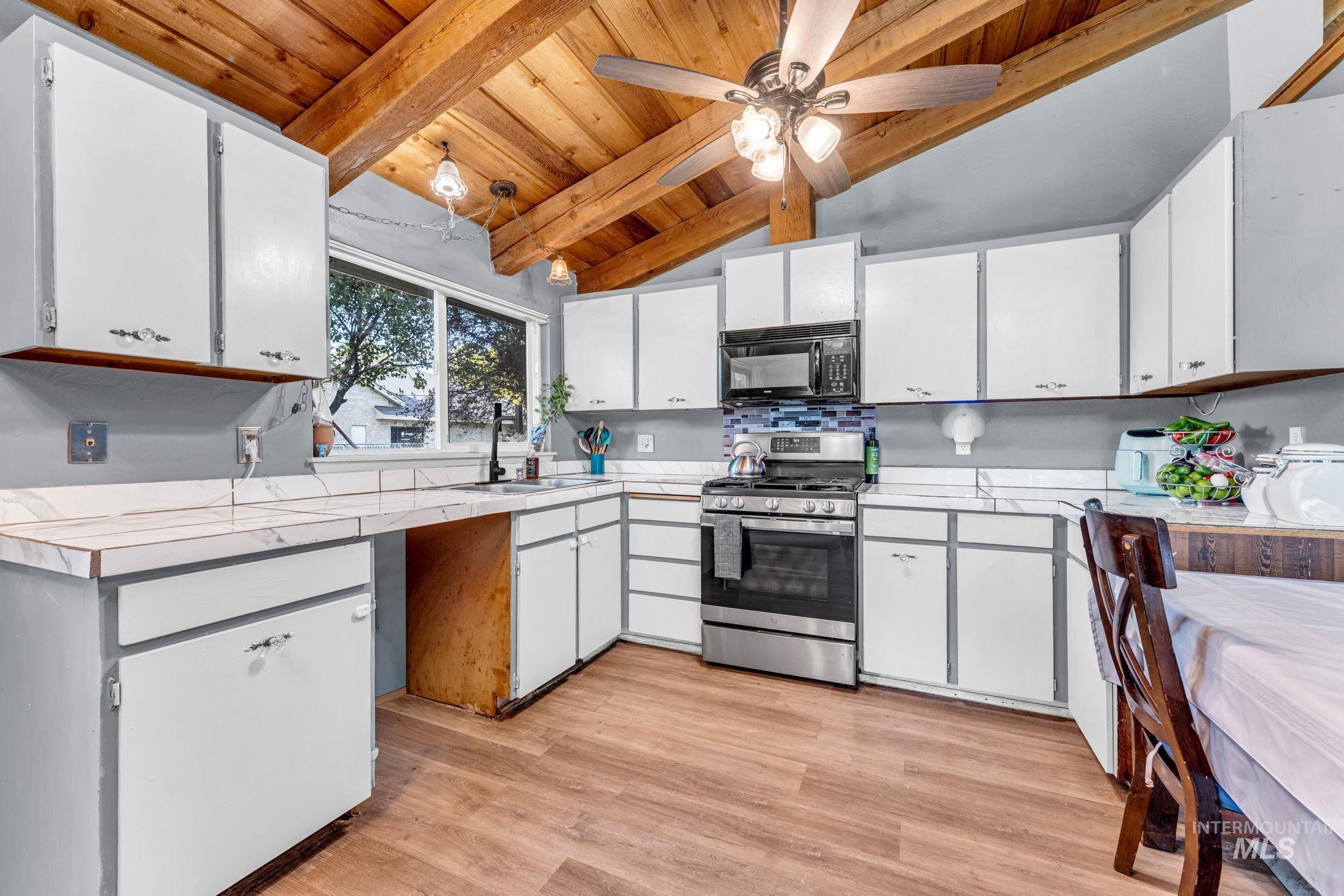 820 Meadows Drive Twin Falls, ID 83301 - Photo 7 of 38 Wood-finish flooring throughout, complemented by a vibrant accent wall and a neutral ceiling