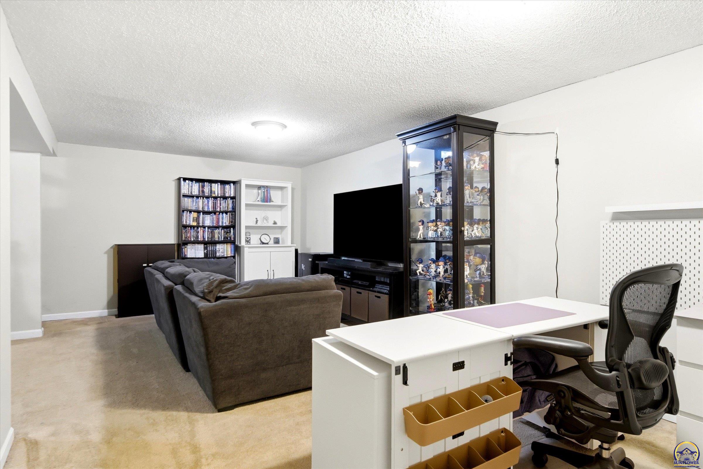 2543 Southwest Kent Street Topeka, KS 66614 - Photo 23 of 38