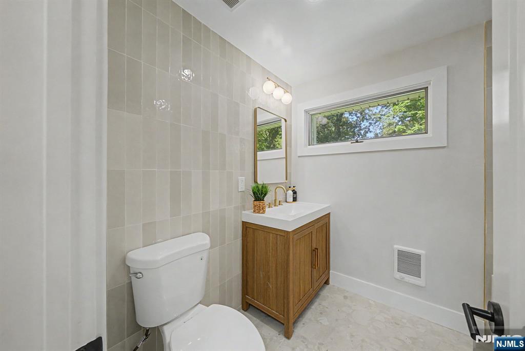 19 Ferndale Road Wayne, NJ 07470 - Photo 13 of 26 Gallery Image 13