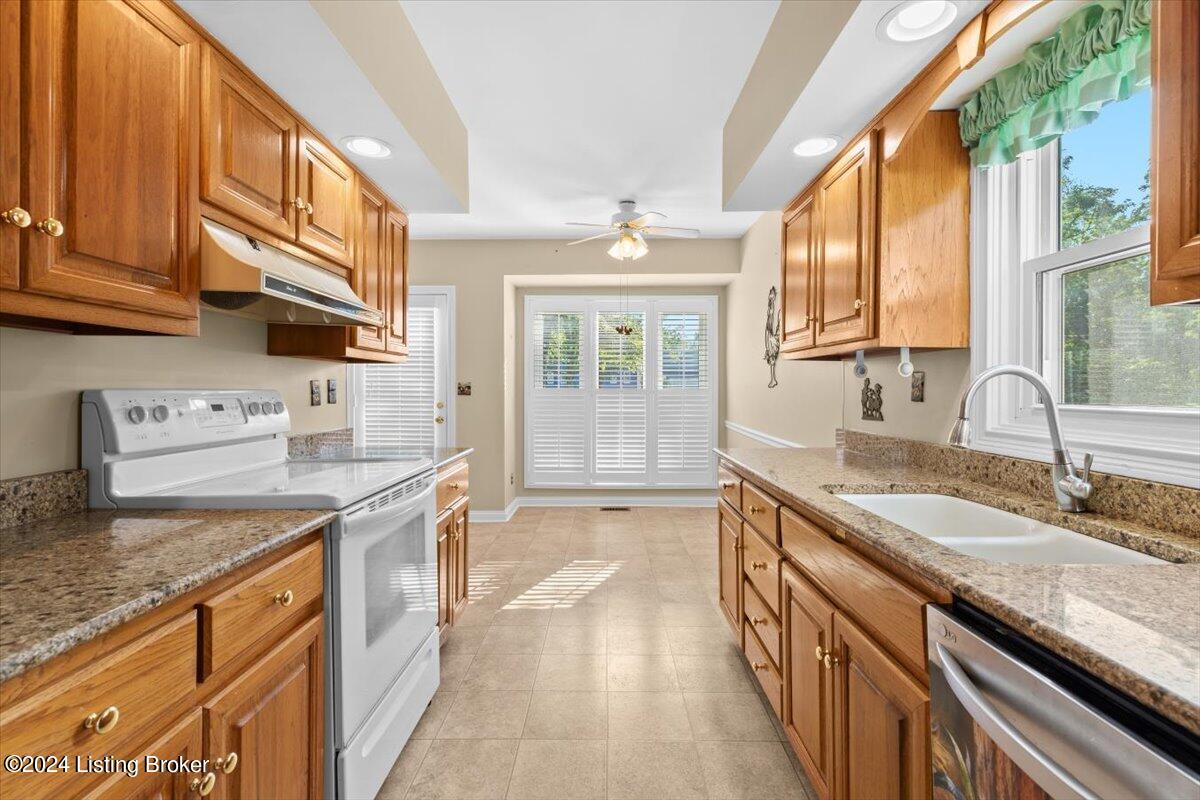 821 Foxgate Road Louisville, KY 40223 - Photo 12 of 41 12-821 Foxgate Rd-12