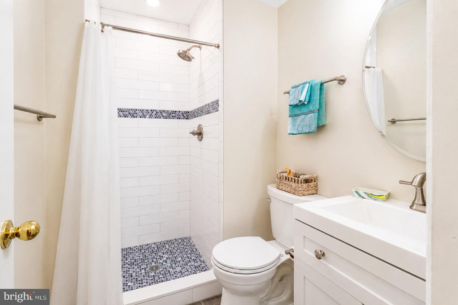 18934 Pine Ridge Lane, Unit 82 Germantown, MD 20874 - Photo 18 of 21 Bathroom Downstairs