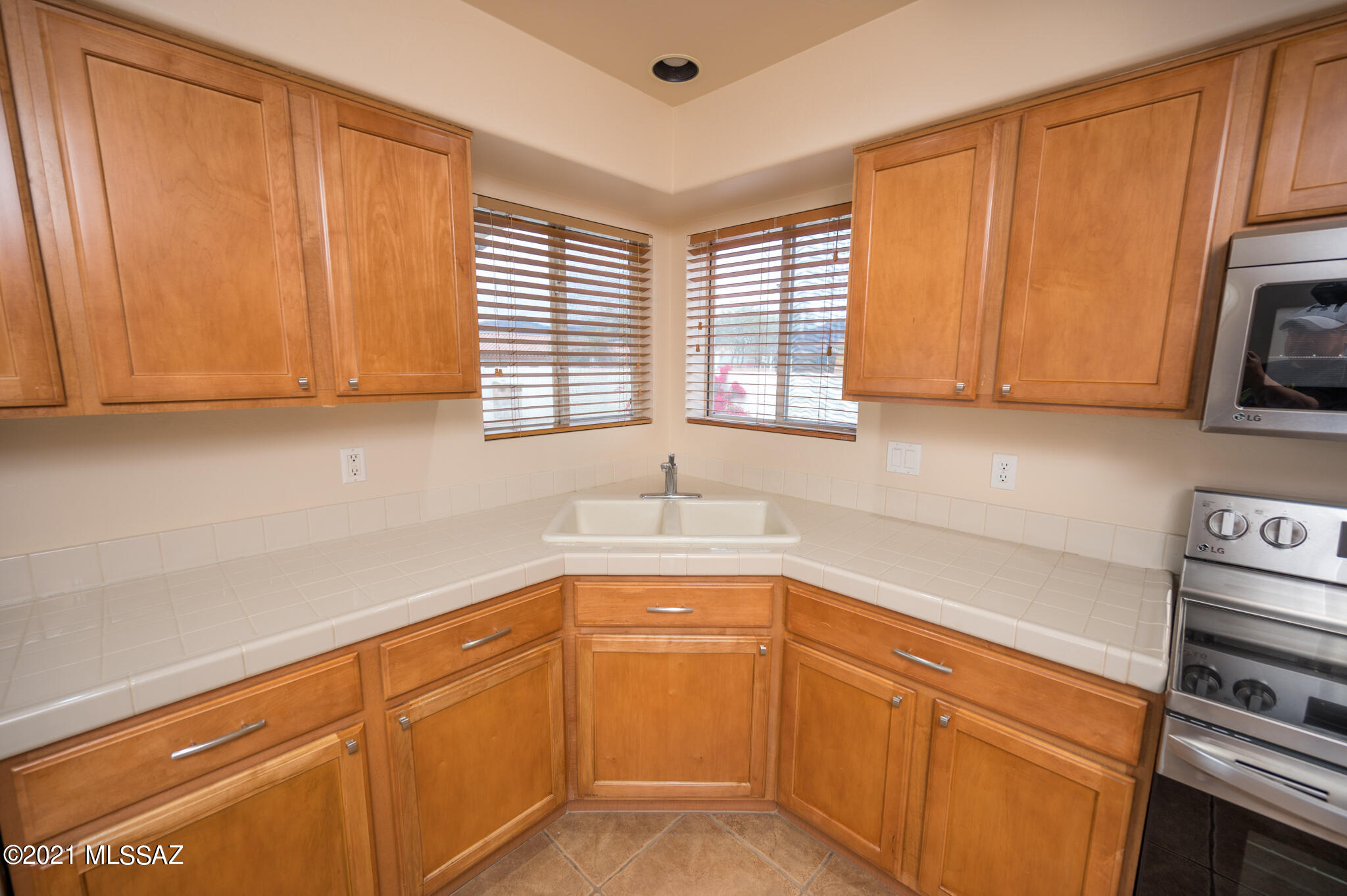 1739 Círculo Alameda Rio Rico, AZ 85648 - Photo 19 of 45