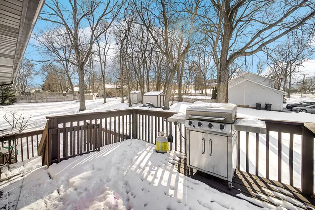 $330,000 | 7515 Hickory Trail, Wonder Lake, IL 60097