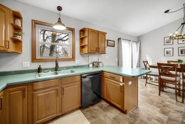 $330,000 | 7515 Hickory Trail, Wonder Lake, IL 60097