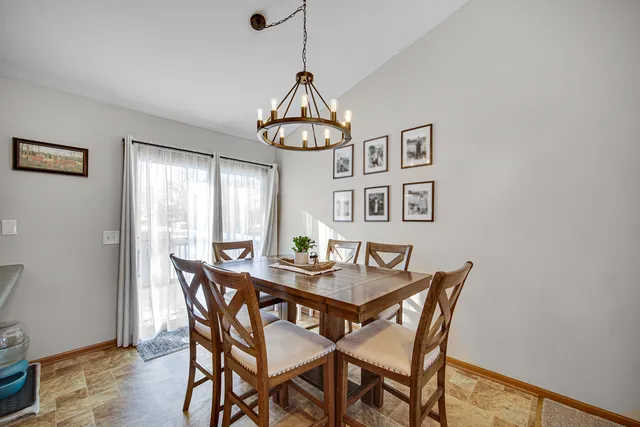 $330,000 | 7515 Hickory Trail, Wonder Lake, IL 60097