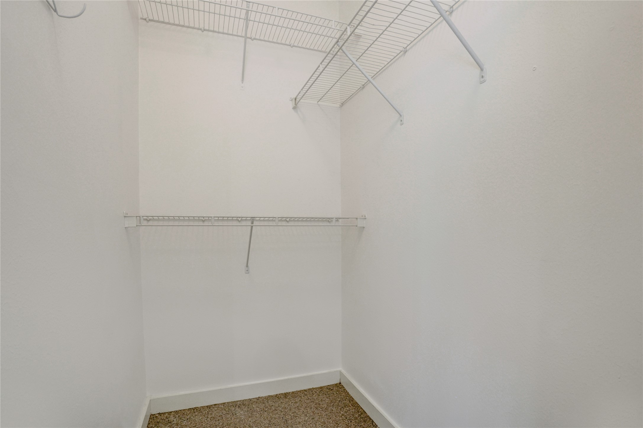 910 Ruthven Street Houston, TX 77019 - Photo 16 of 35 First floor walk-in closet