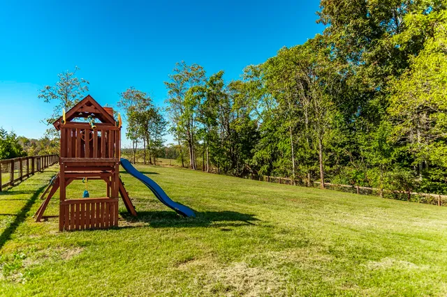 a view of a garden with lake