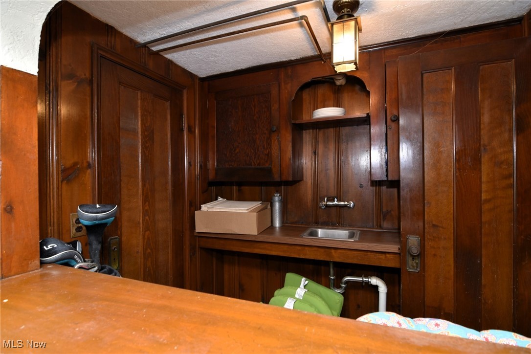 3519 Townley Road Beachwood, OH 44122 - Photo 36 of 47 Bar