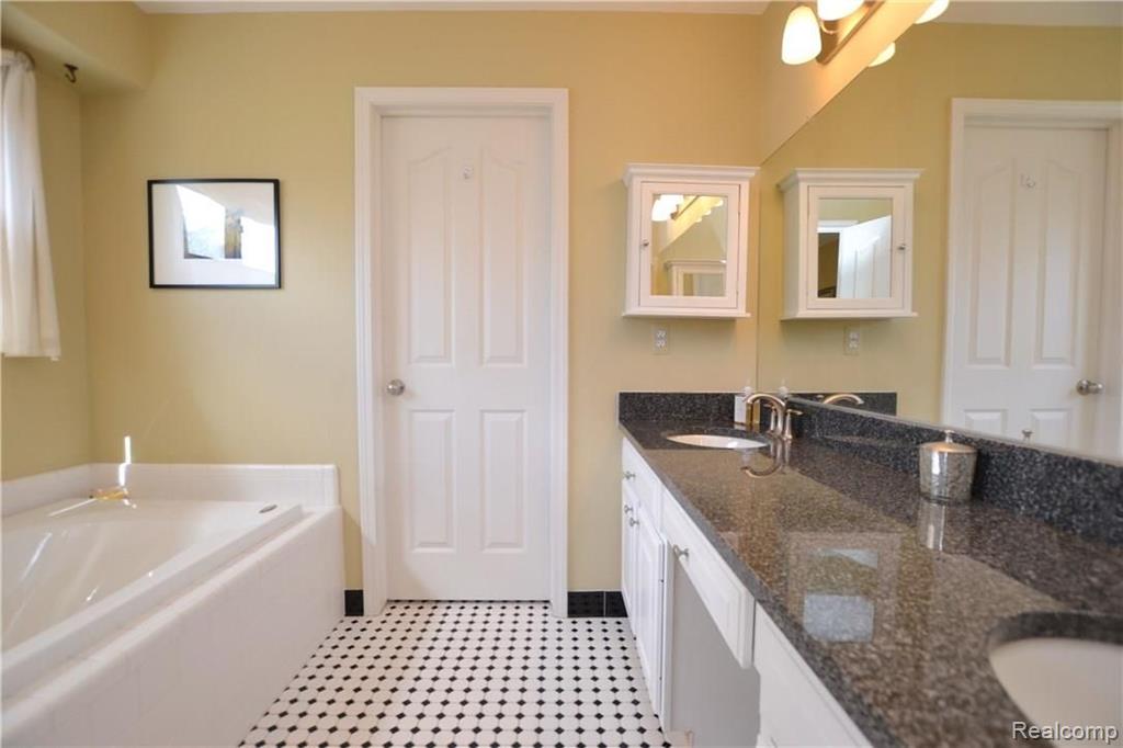 854 Dakota Rochester Hills, MI 48307 - Photo 21 of 32