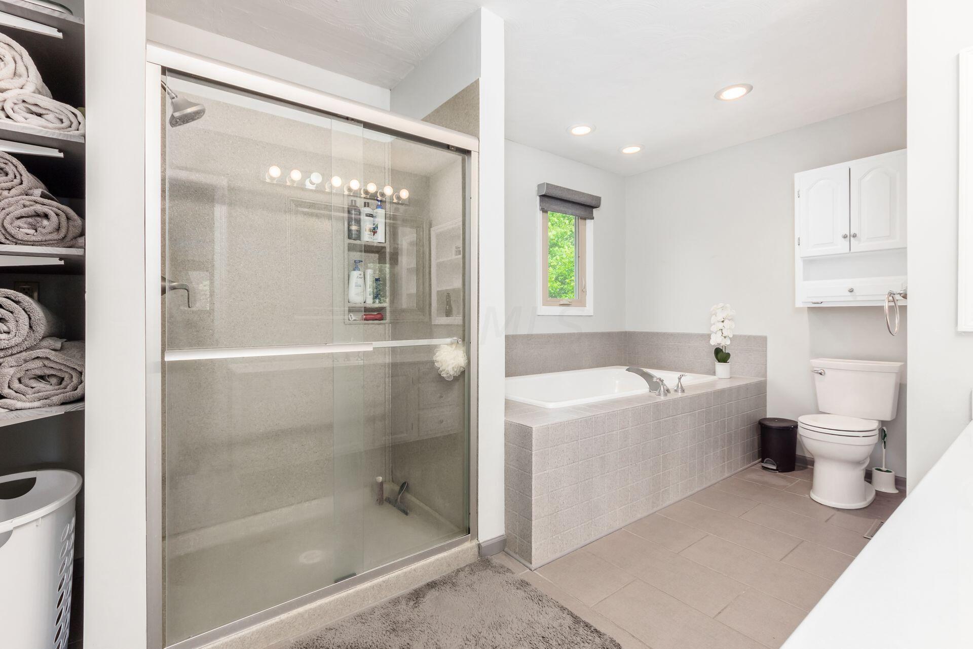 1044 Rutland Way Columbus, OH 43085 - Photo 43 of 67 Primary suite bath