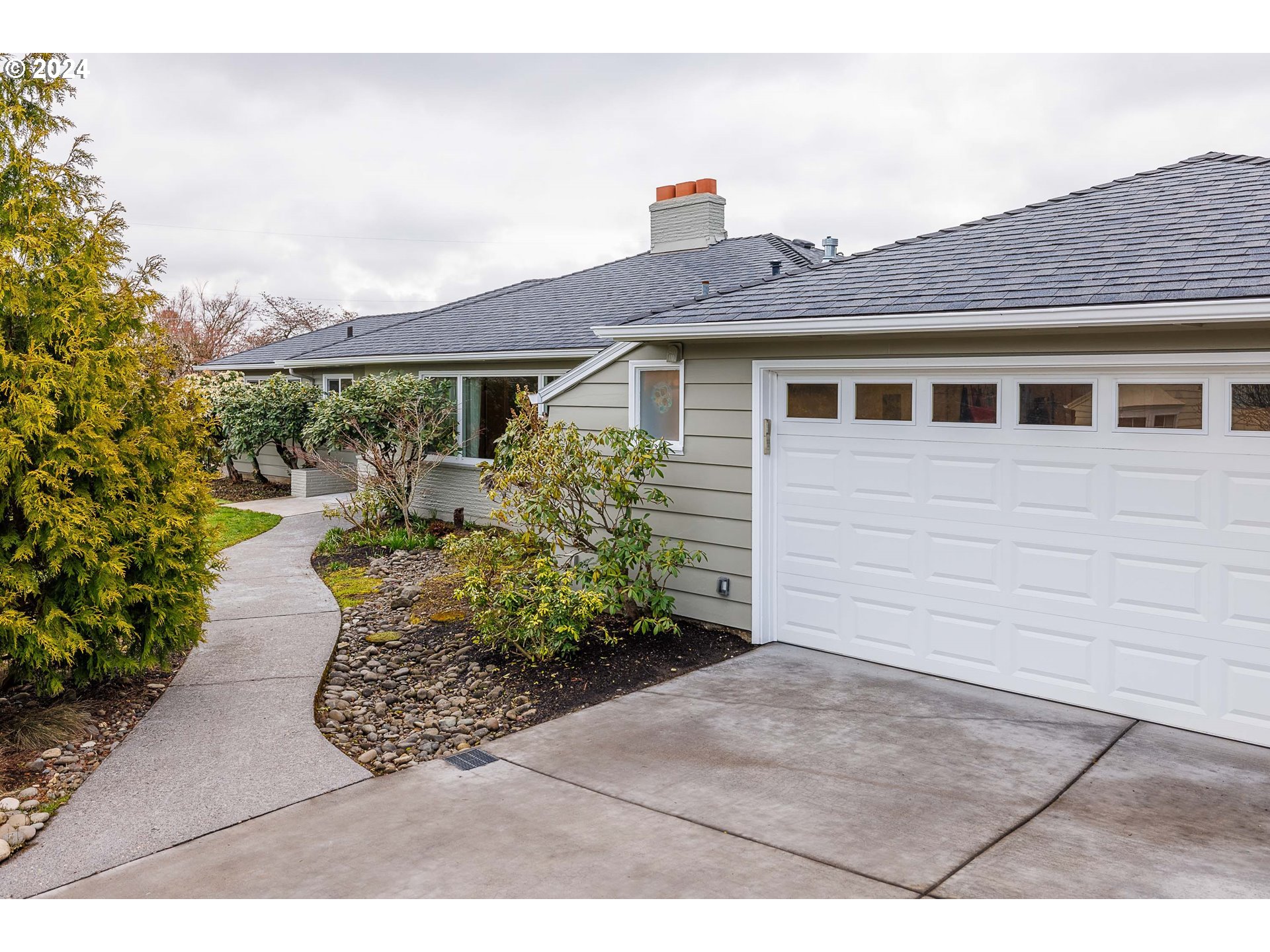 404 Southwest Troy Street Portland, OR 97219 - Photo 3 of 28 Gallery Image 3