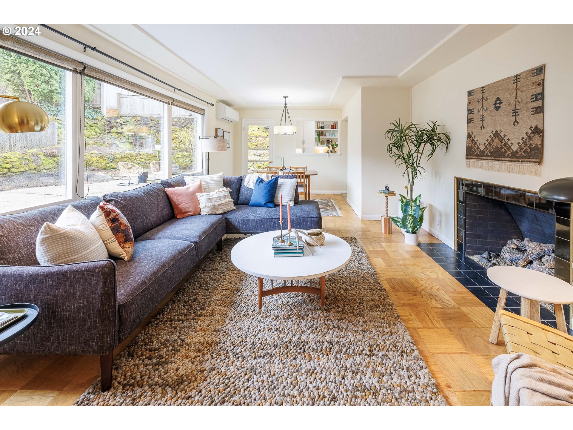 404 Southwest Troy Street Portland, OR 97219 - Photo 9 of 28 Gallery Image 9