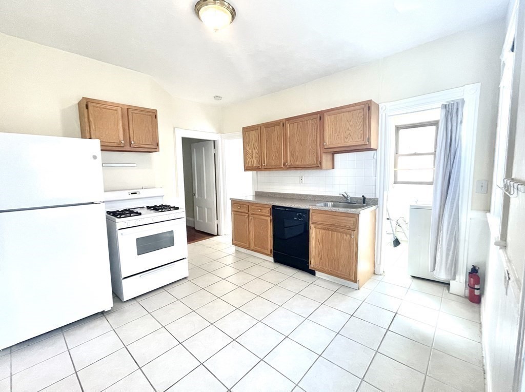 15-17 Cushman Road Boston, MA 02135 - Photo 8 of 28