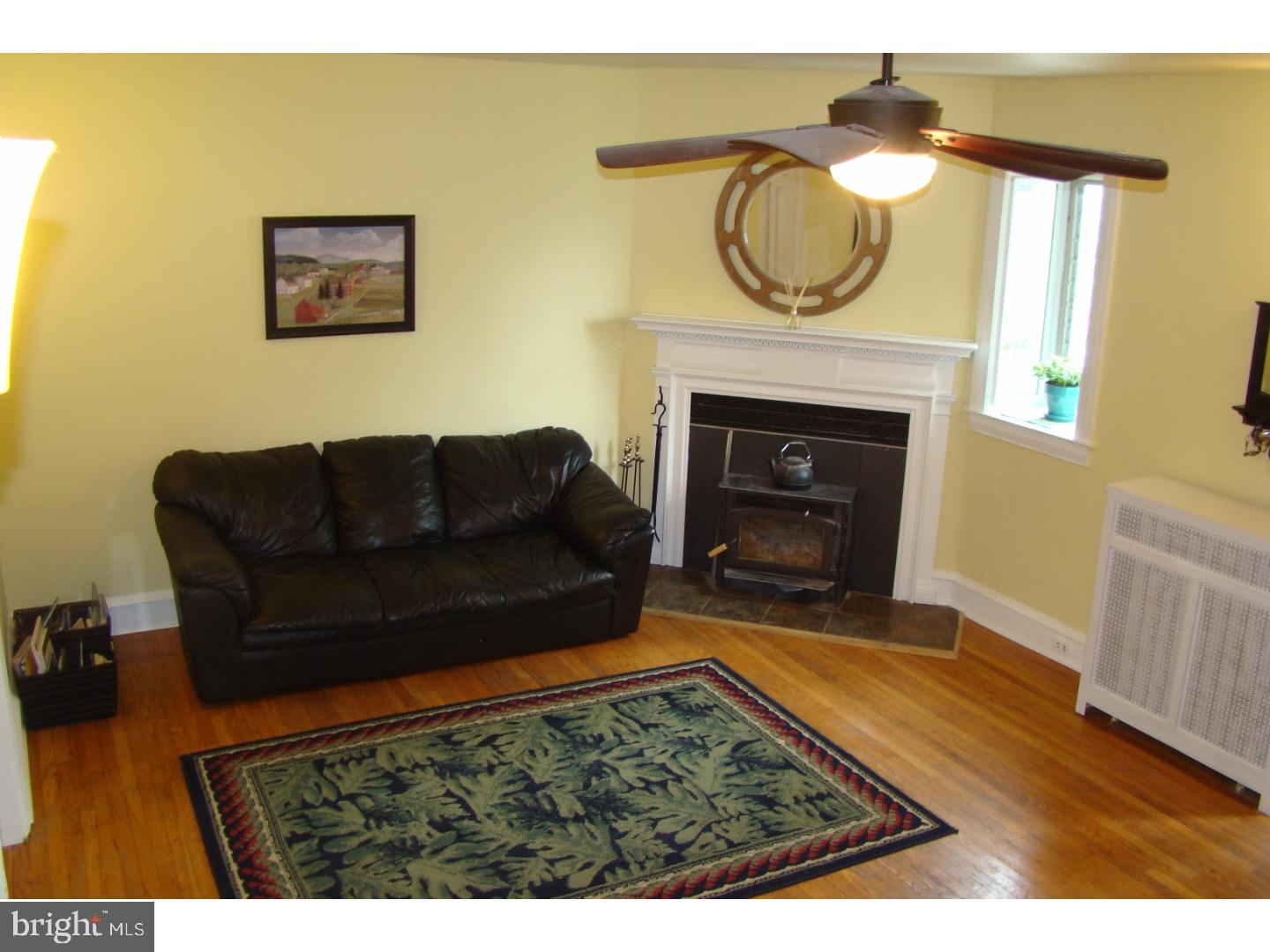 5025 Copley Road Philadelphia, PA 19144 - Photo 4 of 25 Living Room