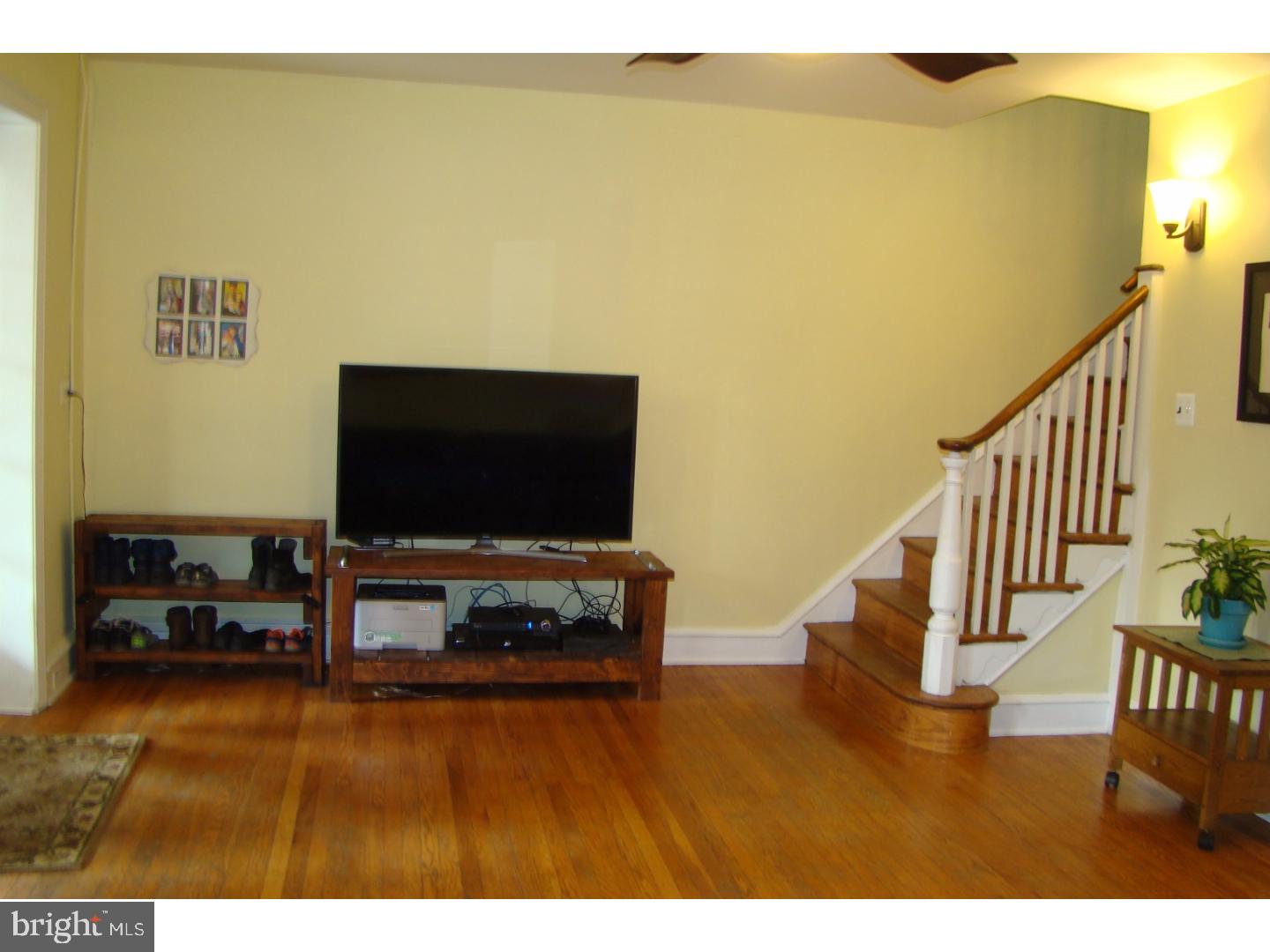 5025 Copley Road Philadelphia, PA 19144 - Photo 5 of 25 Living Room