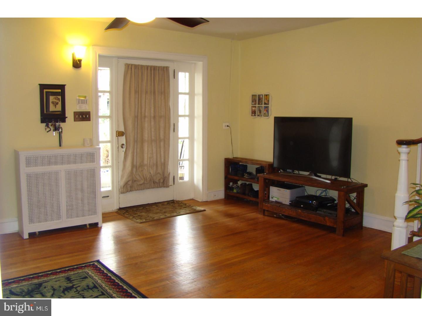 5025 Copley Road Philadelphia, PA 19144 - Photo 6 of 25 Living Room