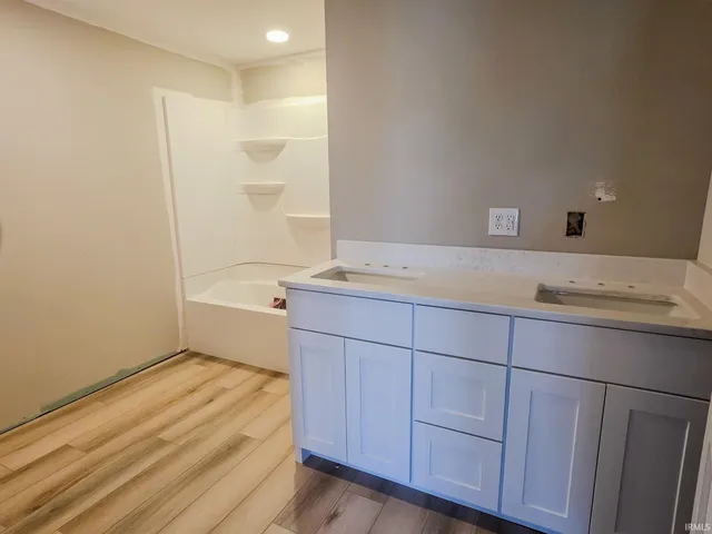 $799,900 | 8247 East State Road 54, Bloomfield, IN 47424