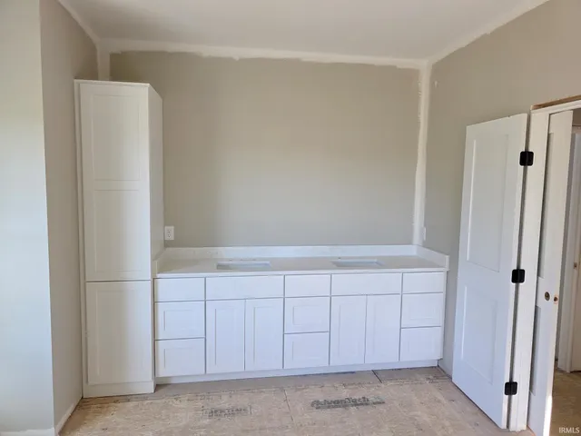 $799,900 | 8247 East State Road 54, Bloomfield, IN 47424