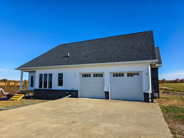 $774,900 | 8247 East State Road 54, Bloomfield, IN 47424