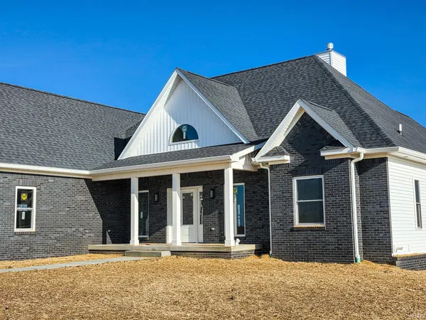 $774,900 | 8247 East State Road 54, Bloomfield, IN 47424