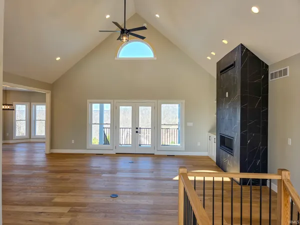 $774,900 | 8247 East State Road 54, Bloomfield, IN 47424