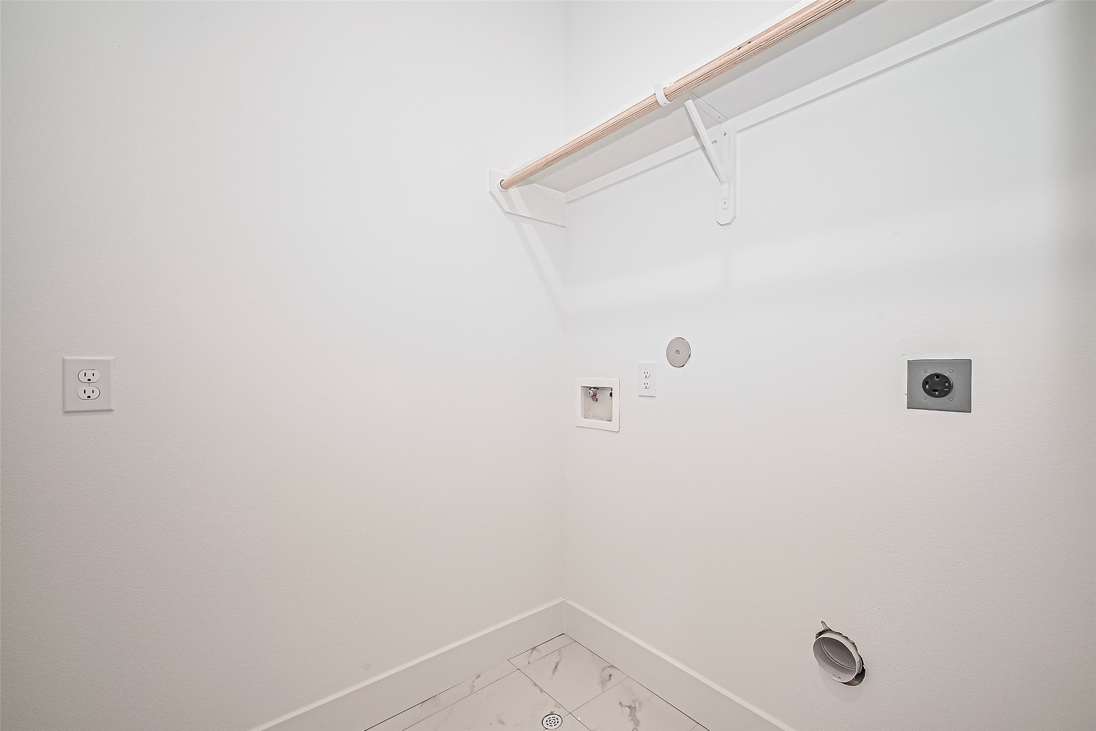 6023 Maybell Street Houston, TX 77091 - Photo 19 of 37 a bathroom with a shower