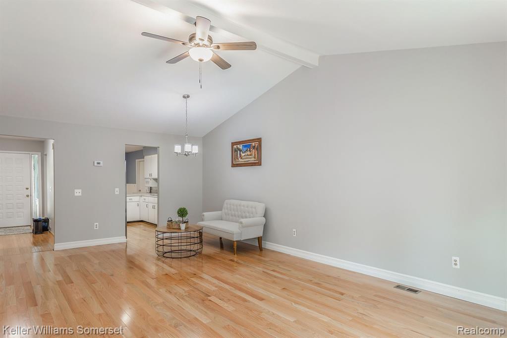 524 Tennyson Rochester Hills, MI 48307 - Photo 4 of 25