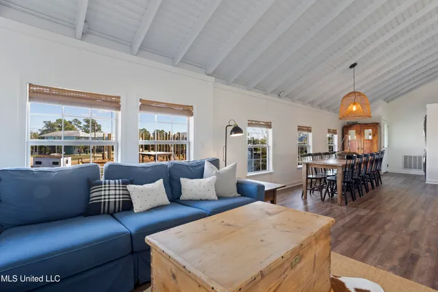 $350,000 | 11046 New York Street, Bay St. Louis, MS 39520