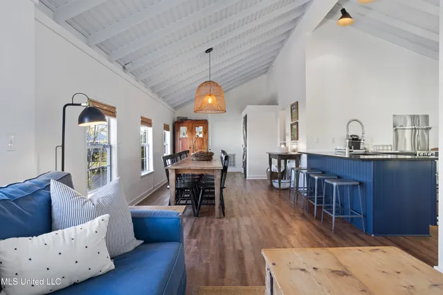 $350,000 | 11046 New York Street, Bay St. Louis, MS 39520