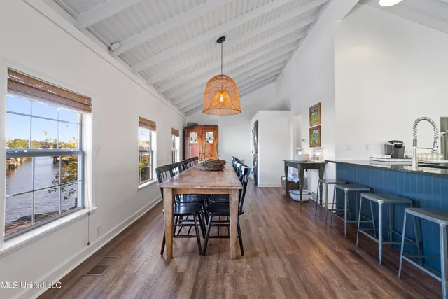 $350,000 | 11046 New York Street, Bay St. Louis, MS 39520