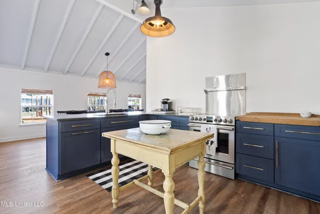 $350,000 | 11046 New York Street, Bay St. Louis, MS 39520