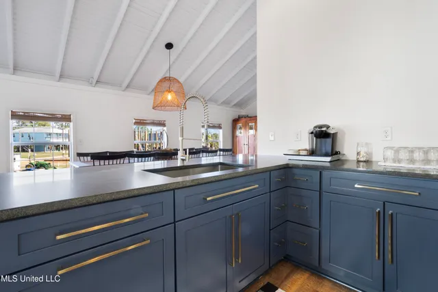 $350,000 | 11046 New York Street, Bay St. Louis, MS 39520